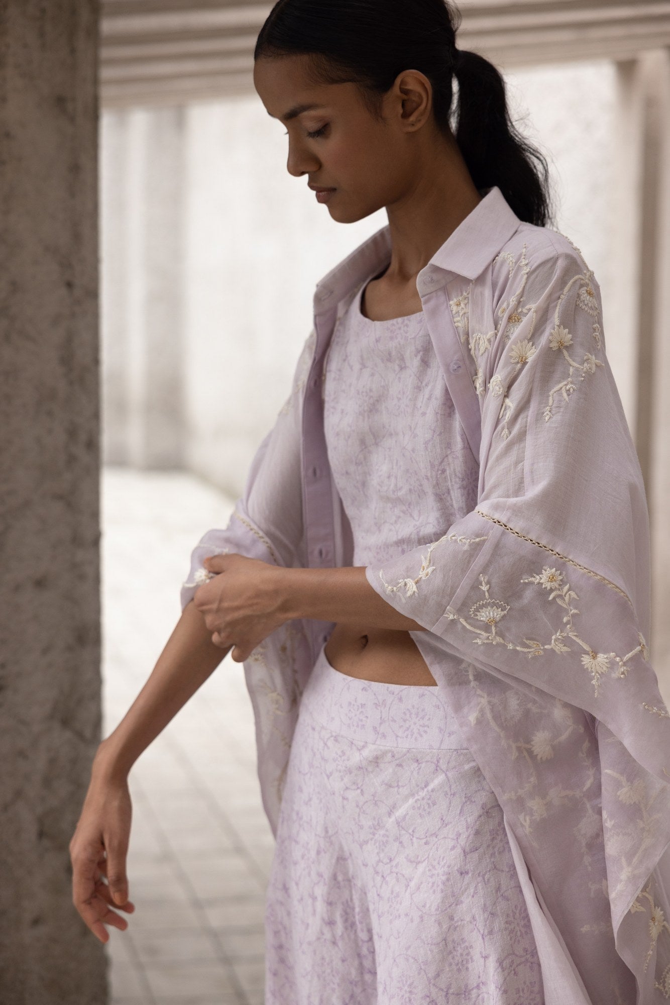 ZAHRA LILAC BLOCK PRINT CO-ORD SET WITH EMABROIDERED CAPE